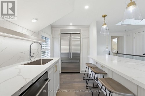 3083 Lakeshore Road, Burlington, ON 