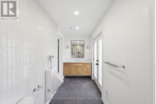 3083 Lakeshore Road, Burlington, ON 