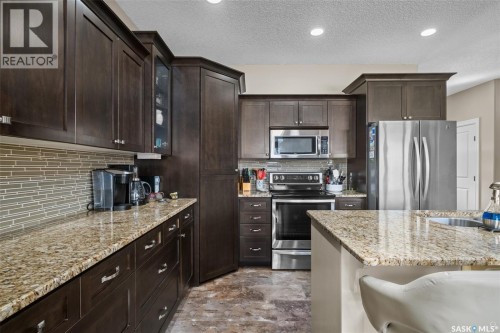 18 2805 Lakeview Drive, Prince Albert, SK 