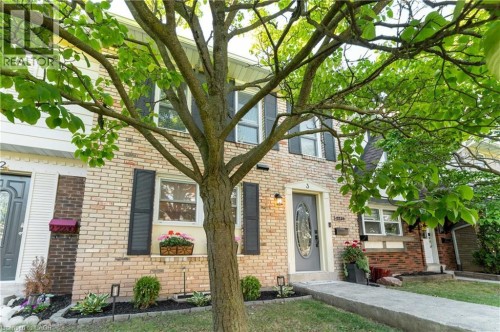 2230 UPPER MIDDLE Road Unit# 3  Burlington, ON L7P 2Z9