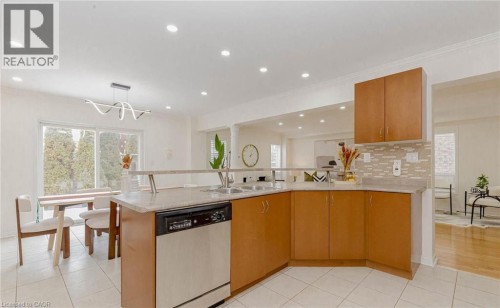 2452 Pathfinder Drive, Burlington, ON 