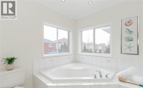 2452 Pathfinder Drive, Burlington, ON 