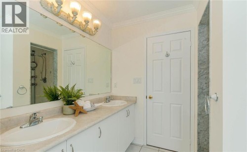 2452 Pathfinder Drive, Burlington, ON 