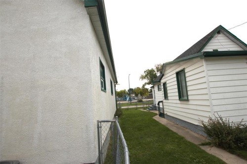 633 Alfred Avenue, Winnipeg, MB 