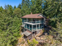 3703 Frigate Rd  Pender Island, BC V0N 2M2