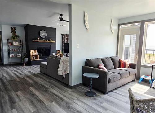 38 Thorvaldson Dr, Arnes, MB 