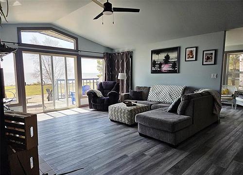 38 Thorvaldson Dr, Arnes, MB 