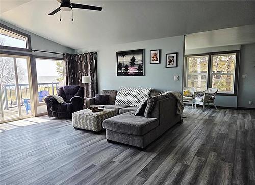 38 Thorvaldson Dr, Arnes, MB 