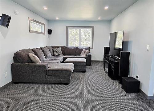 38 Thorvaldson Dr, Arnes, MB 