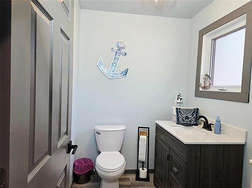 38 Thorvaldson Dr, Arnes, MB 