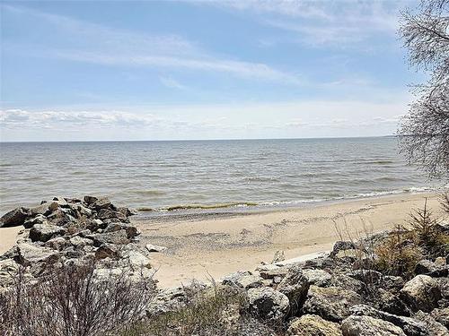 38 Thorvaldson Dr, Arnes, MB 