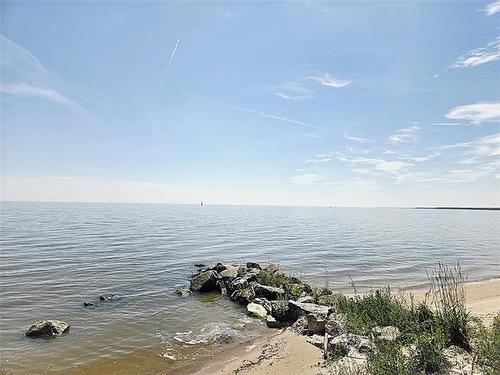 38 Thorvaldson Dr, Arnes, MB 