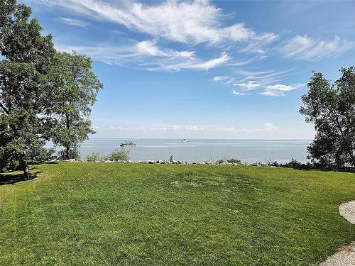 38 Thorvaldson Dr, Arnes, MB 