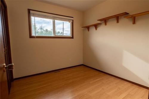 139 Borden Ave, Winnipeg, MB 