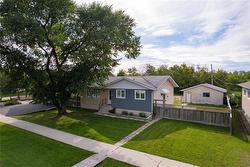 139 Borden AVE  Winnipeg, MB R2C 3C6