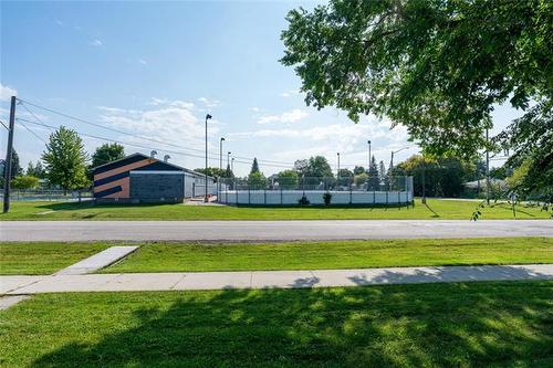 139 Borden Ave, Winnipeg, MB 