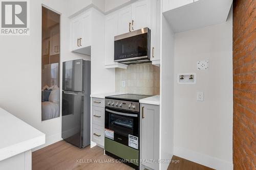 211 - 56 YORK BOULEVARD , Hamilton, Ontario L8R 0A2 5