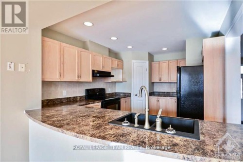 234 TANDALEE CRESCENT , Ottawa, Ontario K2M 0A2 4