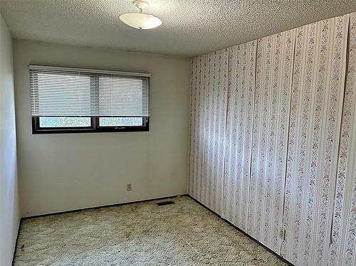 56 Hathway Rd, Winnipeg, MB 