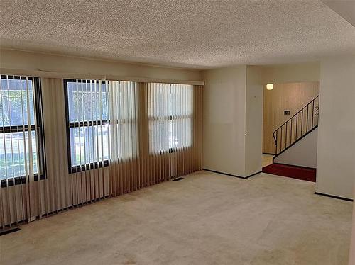 56 Hathway Rd, Winnipeg, MB 