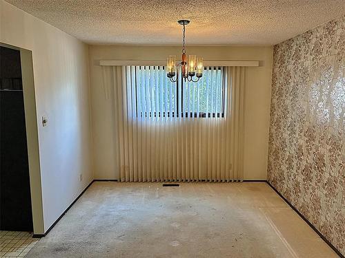 56 Hathway Rd, Winnipeg, MB 