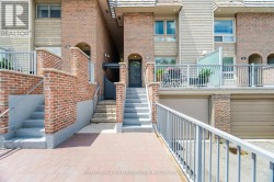 16 DUTCH MYRTLE WAY Toronto, ON M3B 3K8