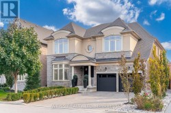 43 CHESNEY CRESCENT  Vaughan, ON L4H 4A5