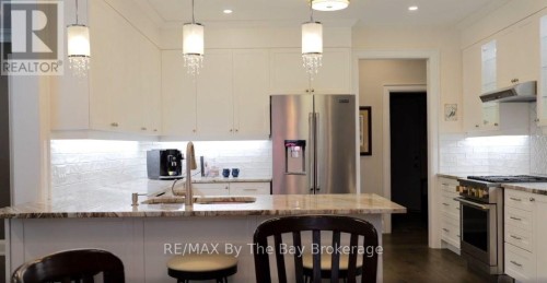 81 Spruce Street, Tiny, ON 