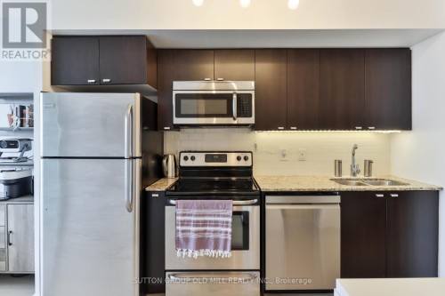 2709 - 105 THE QUEENSWAY , Toronto, Ontario M6S 5B5 3
