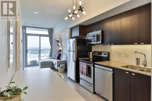 2709 - 105 THE QUEENSWAY , Toronto, Ontario M6S 5B5 5