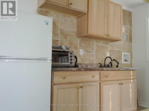 (GRDN) - 400 NAIRN AVENUE , Toronto, Ontario M6E 4J3 4