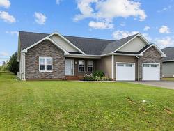 31 Lantern Crescent Cornwall, PE C0A 1H8