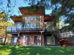 733 Berry Point Rd Gabriola Island, BC V0R 1X1