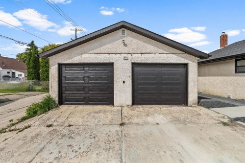 22'x24' double garage with new overhead doors - 804 Polson Avenue, Winnipeg, MB 
