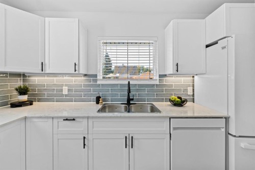 New appliances & backsplash - 804 Polson Avenue, Winnipeg, MB 