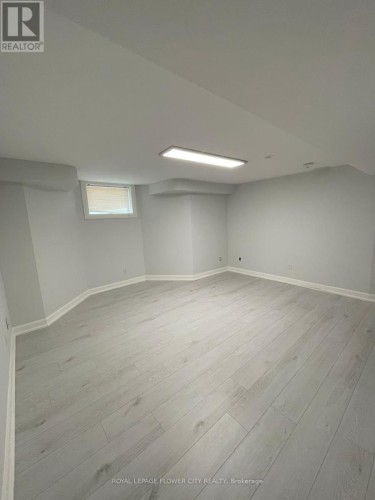 LWR LVL - 18 REUBEN AVENUE , Toronto, Ontario M9M 1E5 5