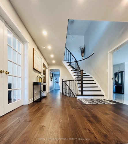 2951 Kingsway Drive interior