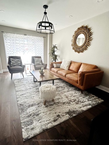2951 Kingsway Drive living room