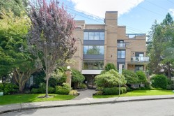 #302-1280 Newport Ave  Oak Bay, BC V8S 5E7