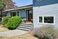 1762 Midgard Ave Saanich, BC V8P 2Y7
