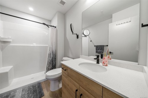 #302-2469 Gateway Rd, Langford, BC 