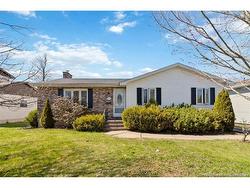 27 Woodstone CRES Moncton, NB E1G 1W3