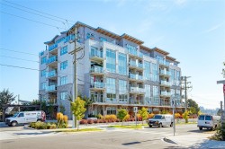 #405-916 Lyall St Esquimalt, BC V9A 5E6