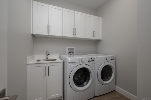 1342 Mckinley Rd, Ladysmith, BC 