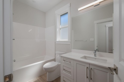1342 Mckinley Rd, Ladysmith, BC 