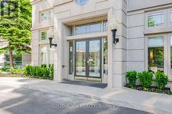 408 - 8 COVINGTON ROAD N Toronto, ON M6A 3E5