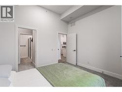 Primary bedroom, with walk-in closet and ensuite bathroom - 