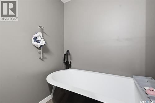 518 Klassen Crescent, Saskatoon, SK 
