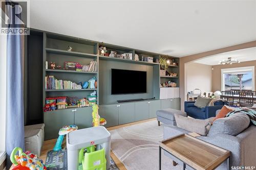 518 Klassen Crescent, Saskatoon, SK 