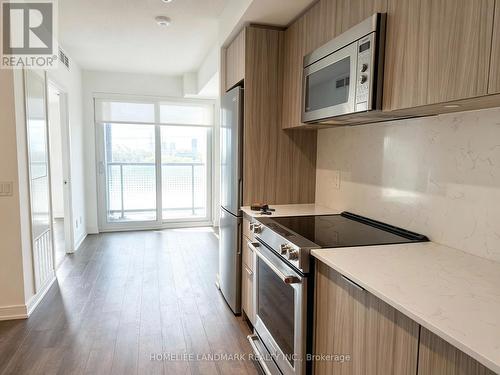312 - 30 SAMUEL WOOD WAY , Toronto, Ontario M9B 1B1 5